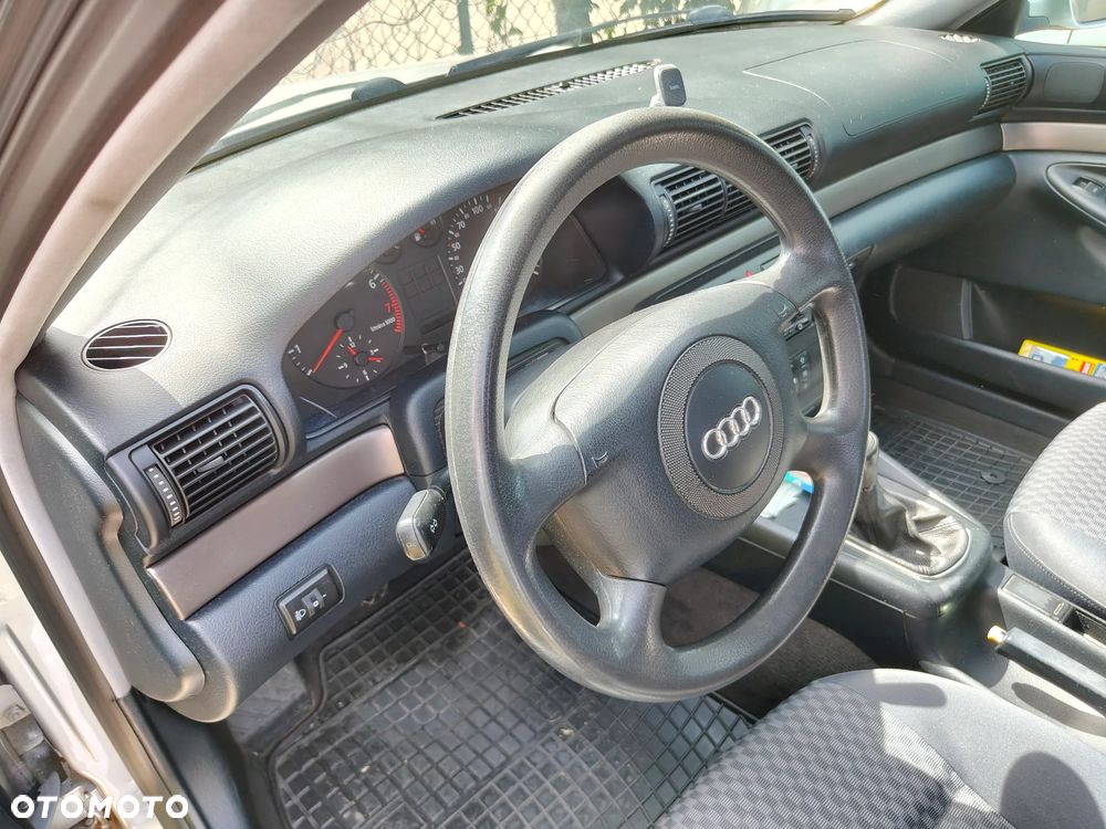 Audi A4 Limousine 1.8 - 5