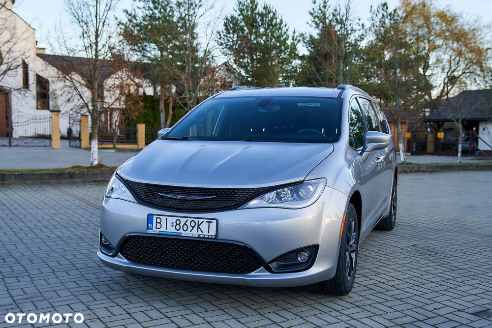 Chrysler Pacifica - 2
