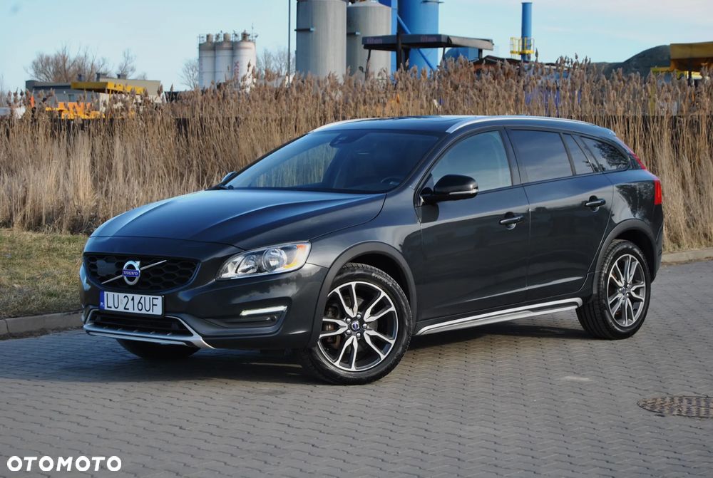 Volvo V60 Cross Country T5 AWD Summum - 1