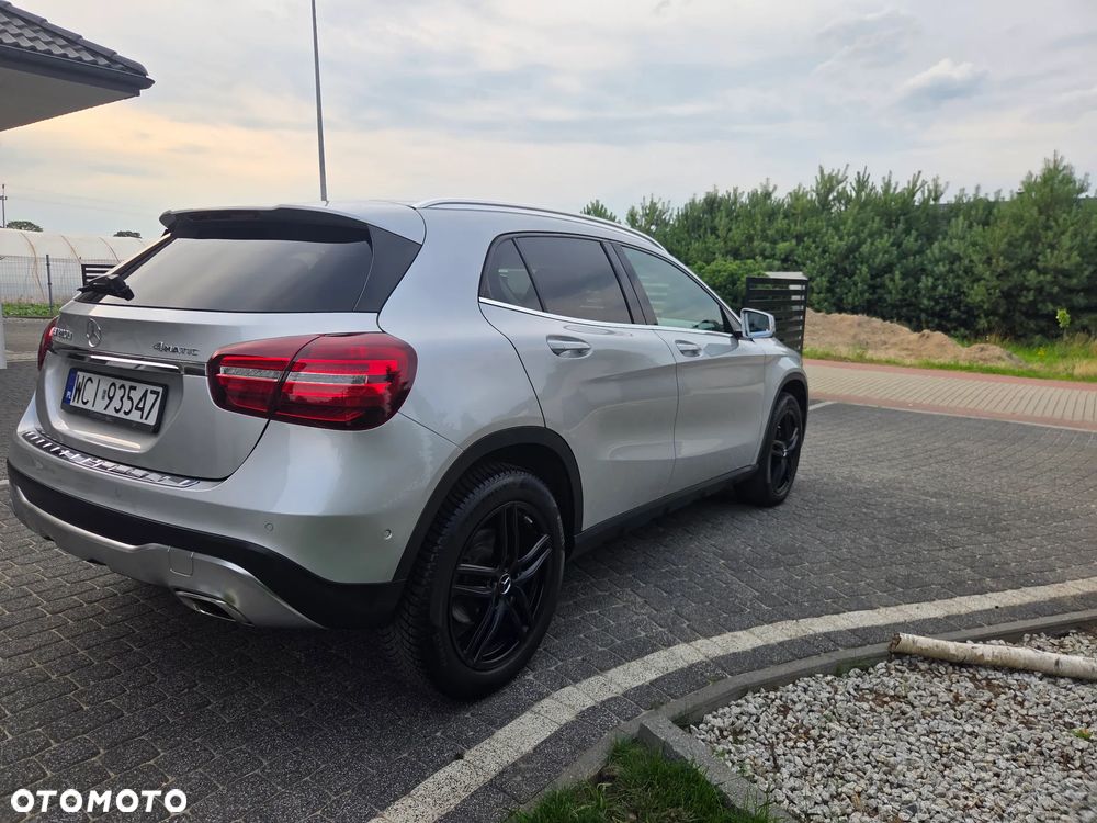 Mercedes-Benz GLA 220 d 4-Matic - 9
