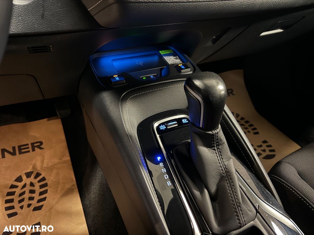 Toyota Corolla 1.8 Hybrid Team Deutschland - 19