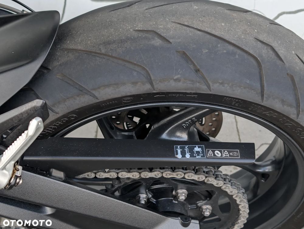 Triumph Street Triple - 10