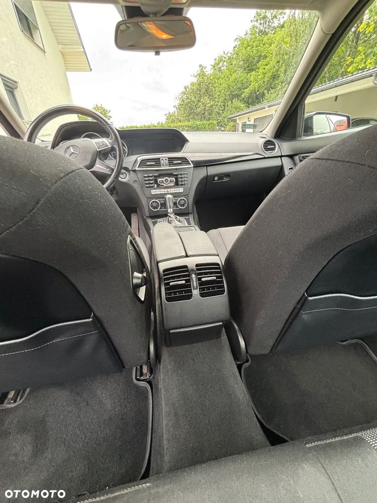 Mercedes-Benz Klasa C 180 CGI Automatik BlueEFFICIENCY Avantgarde - 13