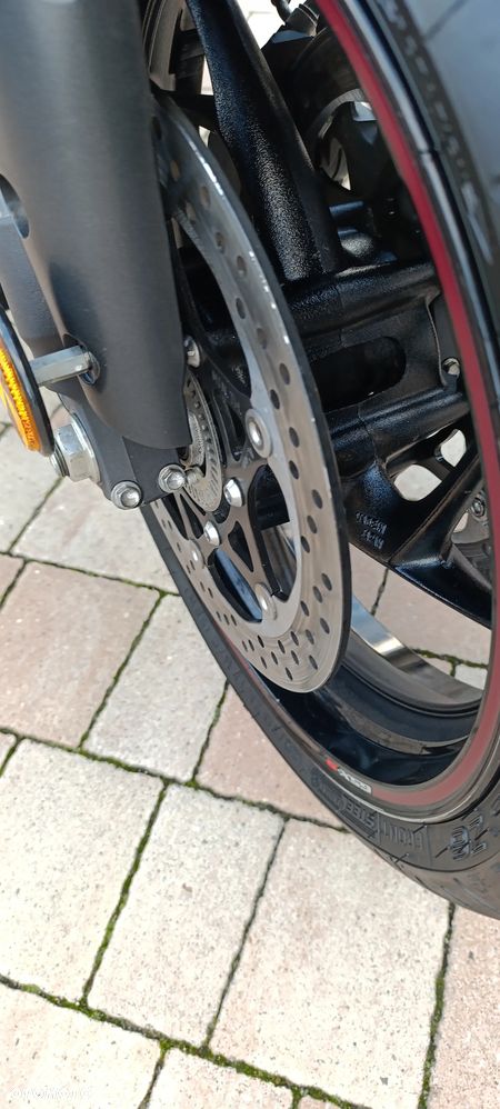 Suzuki GSX 1000 - 19