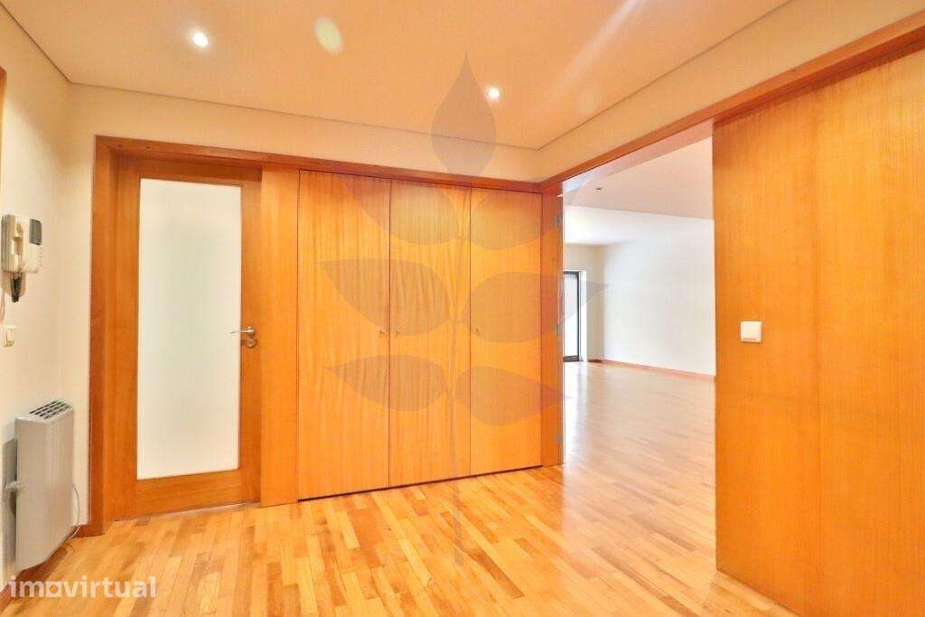 Apartamento T4 - São Vítor - Garagem para 2 viaturas - Grande imagem: 3/56
