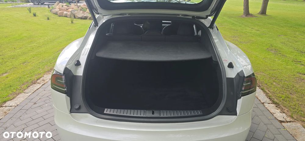 Tesla Model S - 9
