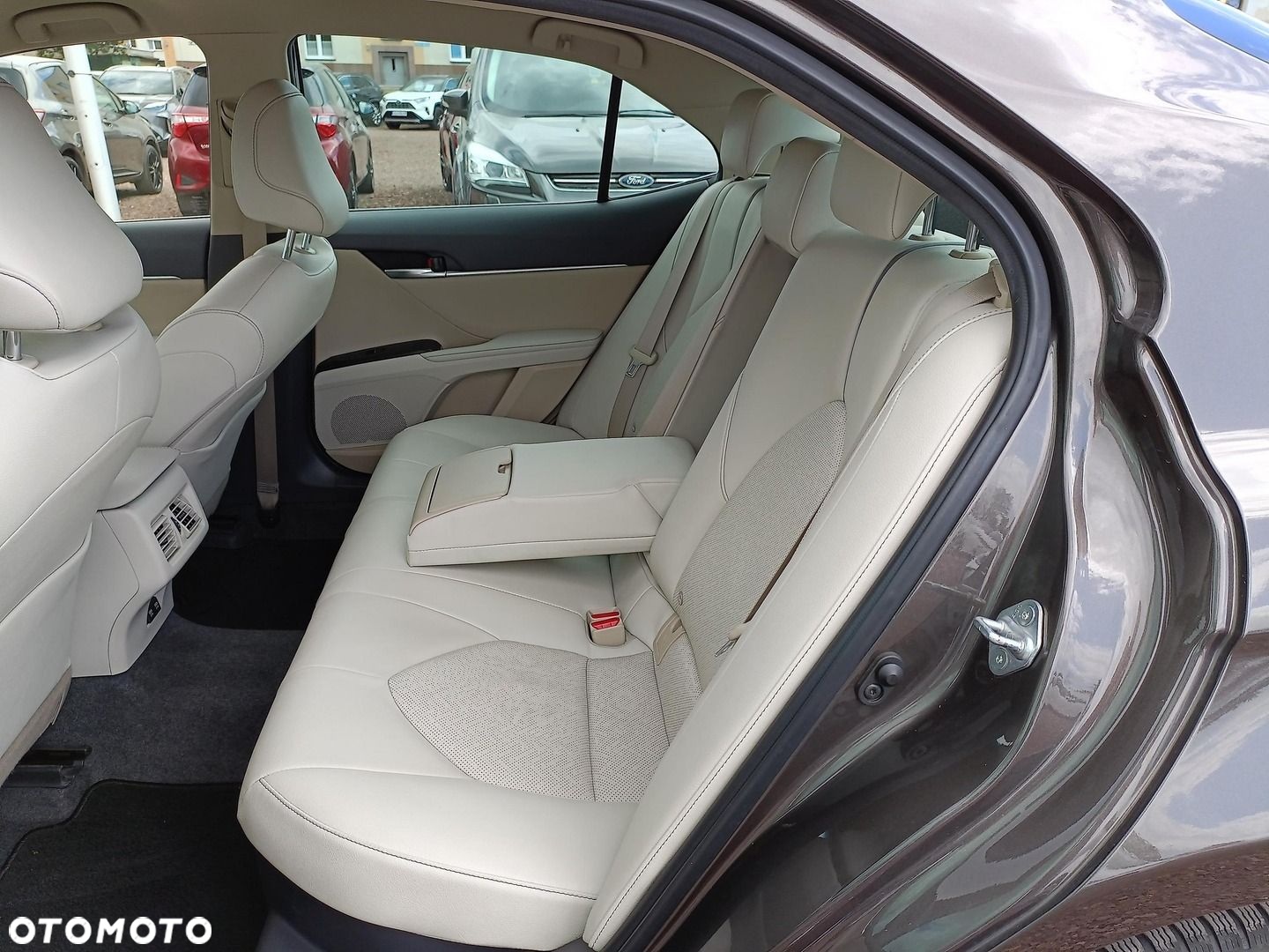 Toyota Camry - 12