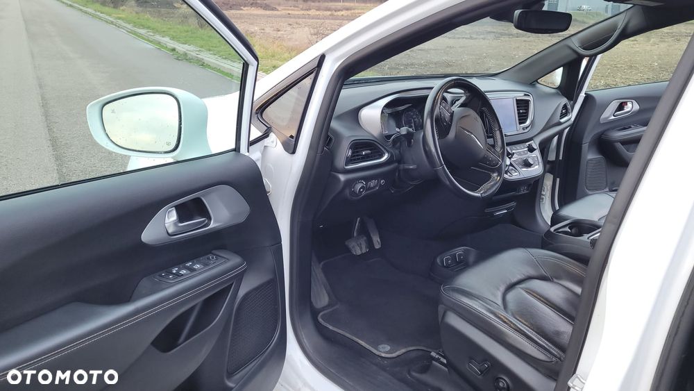 Chrysler Pacifica - 5