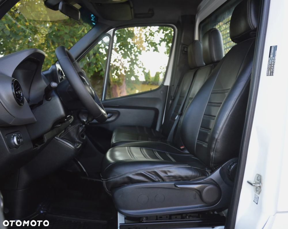 Mercedes-Benz Sprinter - 24