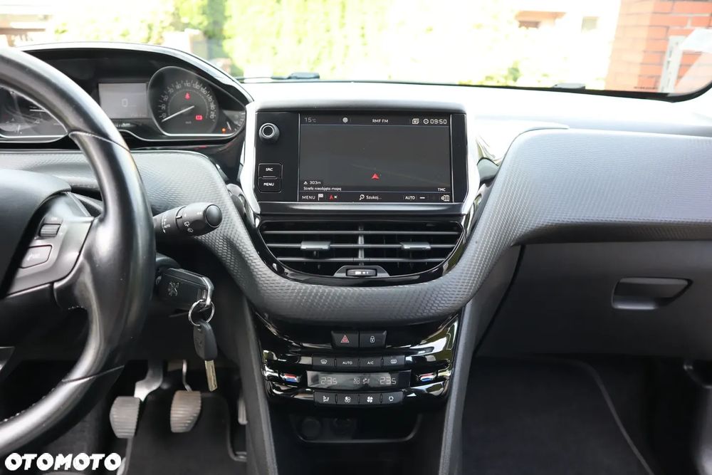 Peugeot 208 1.2 PureTech Allure S&S - 17