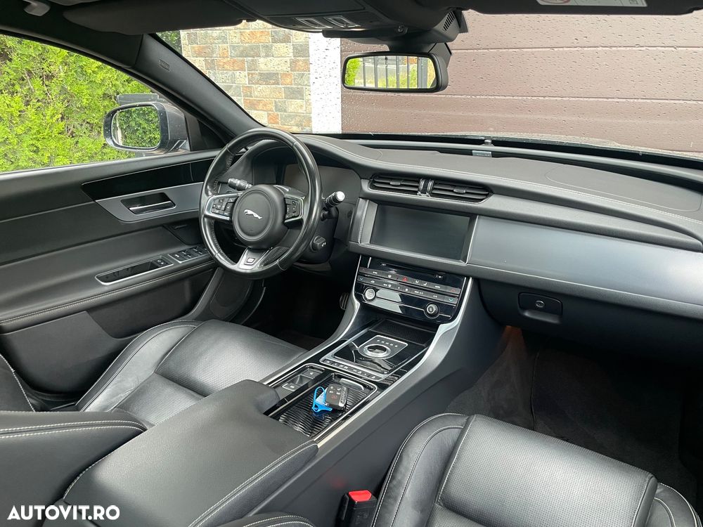 Jaguar XF 20d Aut. R-Sport - 15