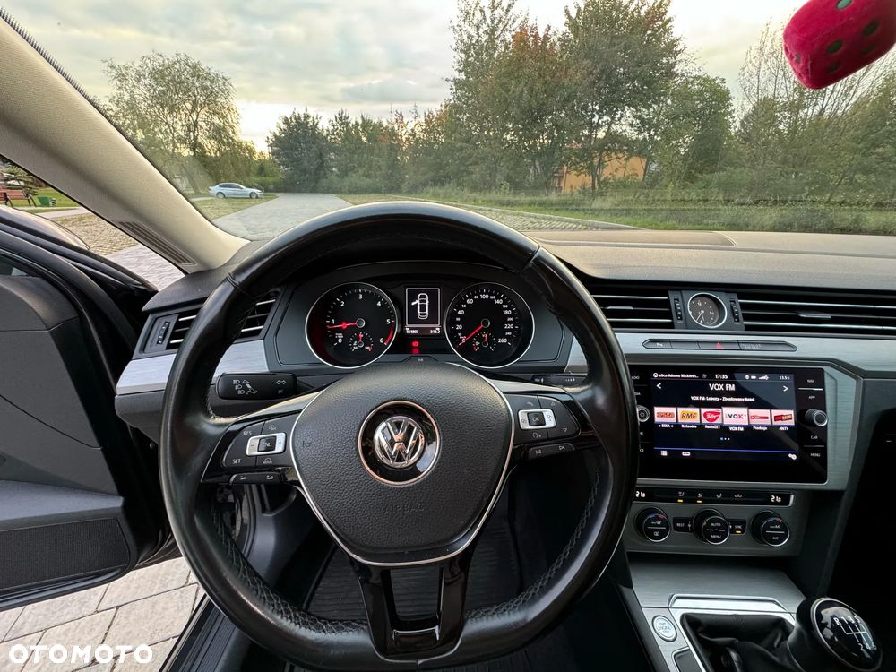 Volkswagen Passat 1.6 TDI BMT City - 11