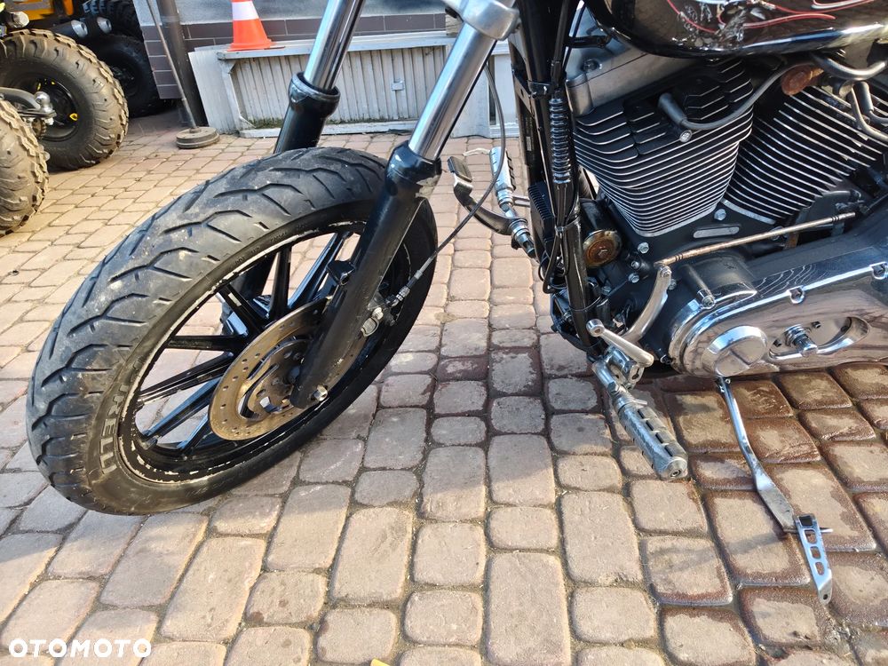 Harley-Davidson Dyna Super Glide - 32