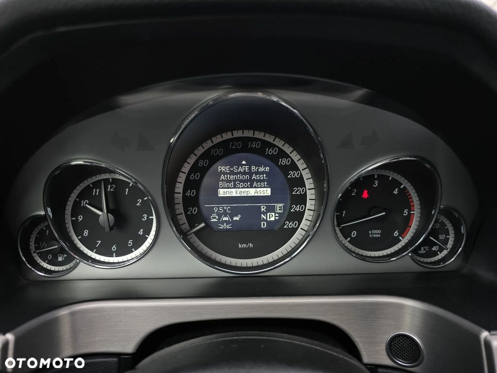 Mercedes-Benz Klasa E 350 CDI DPF 4Matic BlueEFFICIENCY 7G-TRONIC Avantgarde - 33