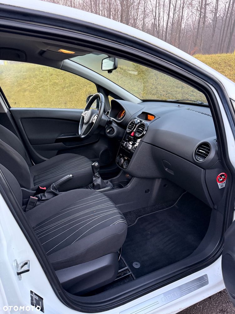 Opel Corsa 1.4 16V Cosmo - 25