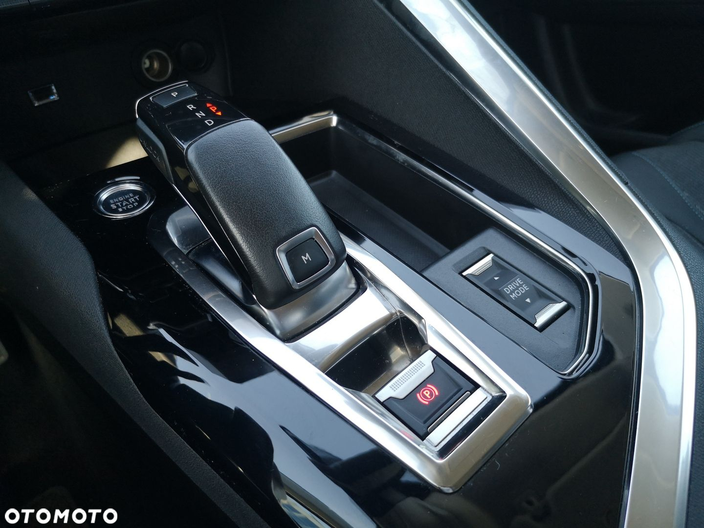 Peugeot 3008 1.2 PureTech Allure S&S EAT8 - 21