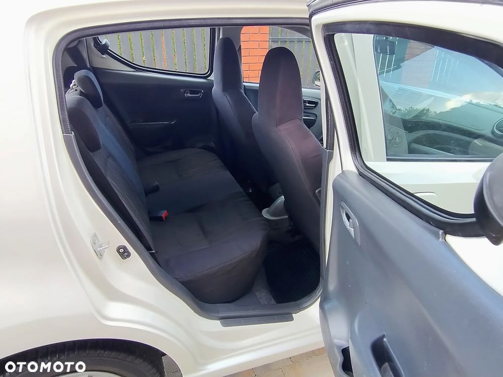 Nissan Pixo - 11