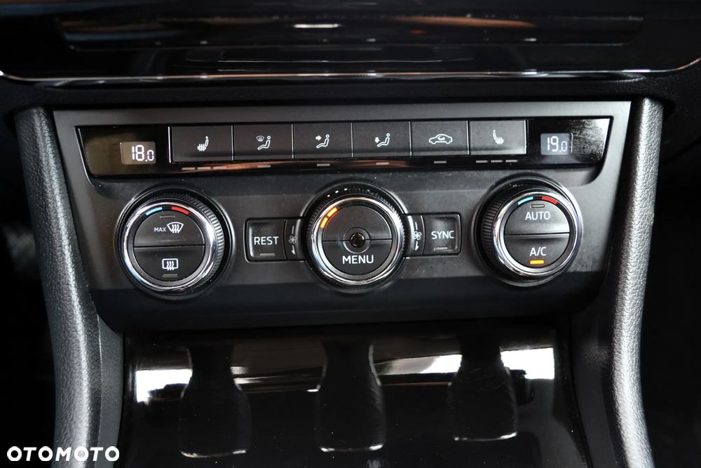 Skoda Superb 2.0 TDI Sportline DSG - 21