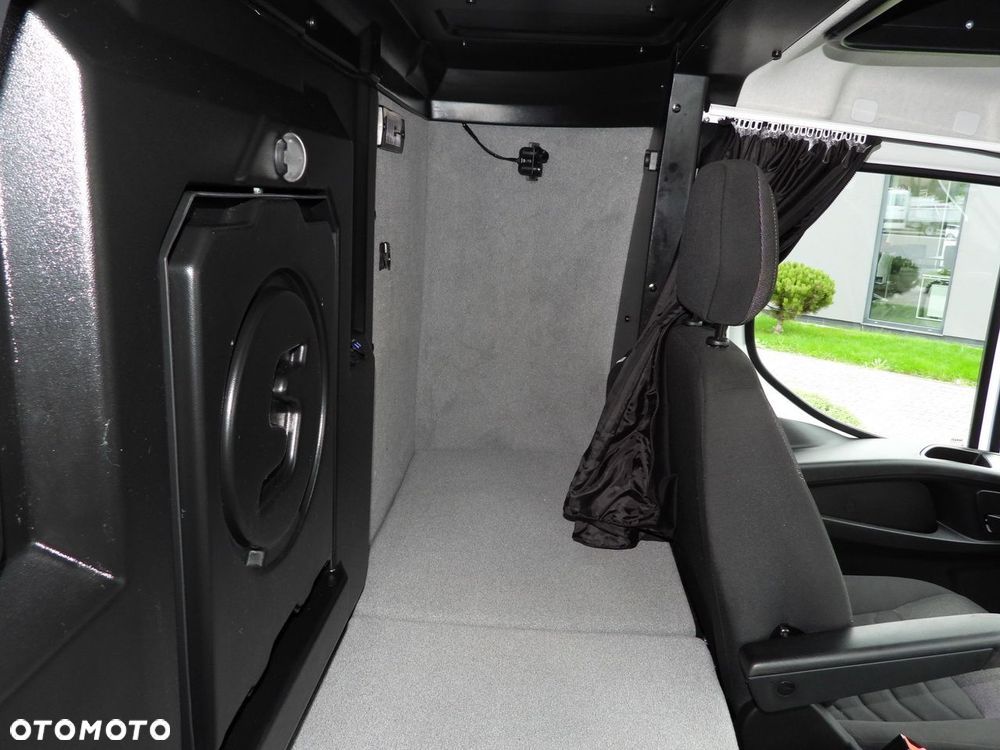 Iveco DAILY 35S18 KONTENER HI-MATIC WINDA 8 PALET TEMPOMAT NAWIGACJA LEDY PNEUMATYKA AUTOMAT HI-MATIC KLIMATYZACJA  180KM - 39