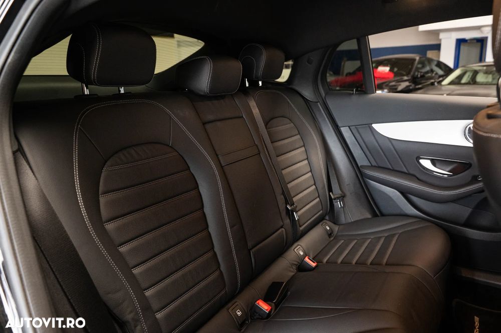 Mercedes-Benz GLC Coupe 300 e 4Matic 9G-TRONIC AMG Line - 28