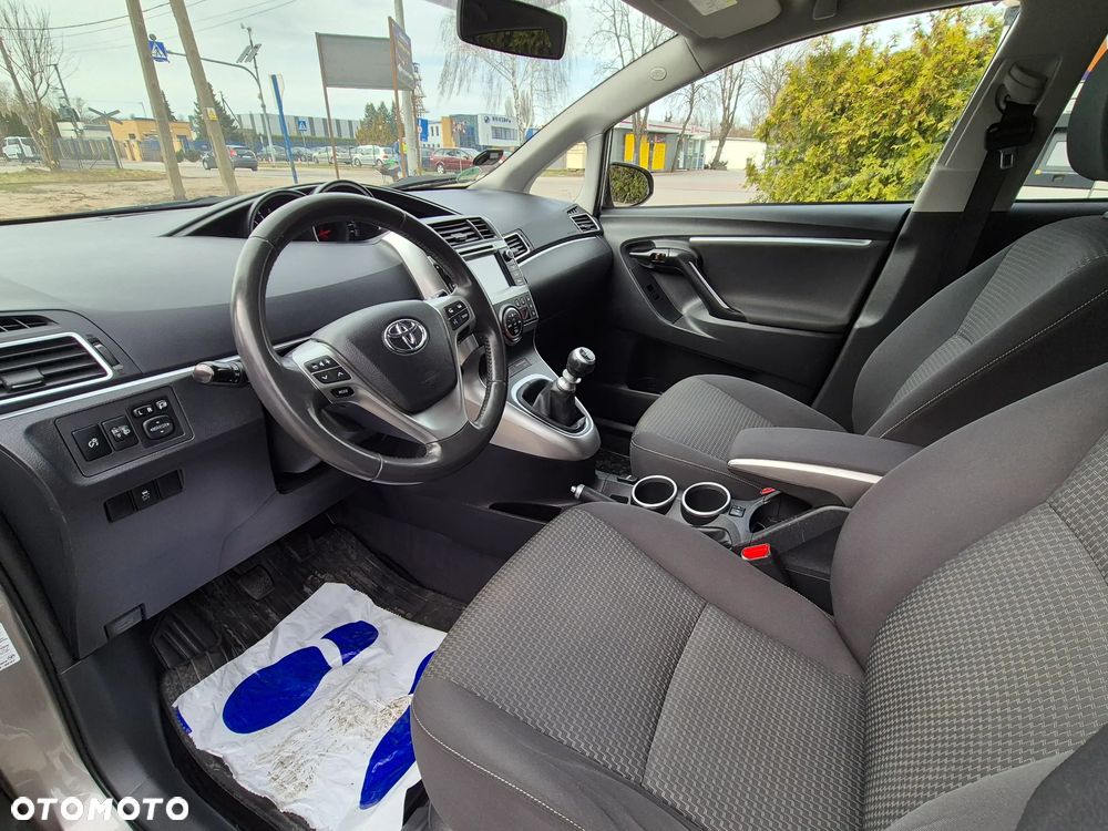 Toyota Verso 1.6 D-4D Prestige - 26