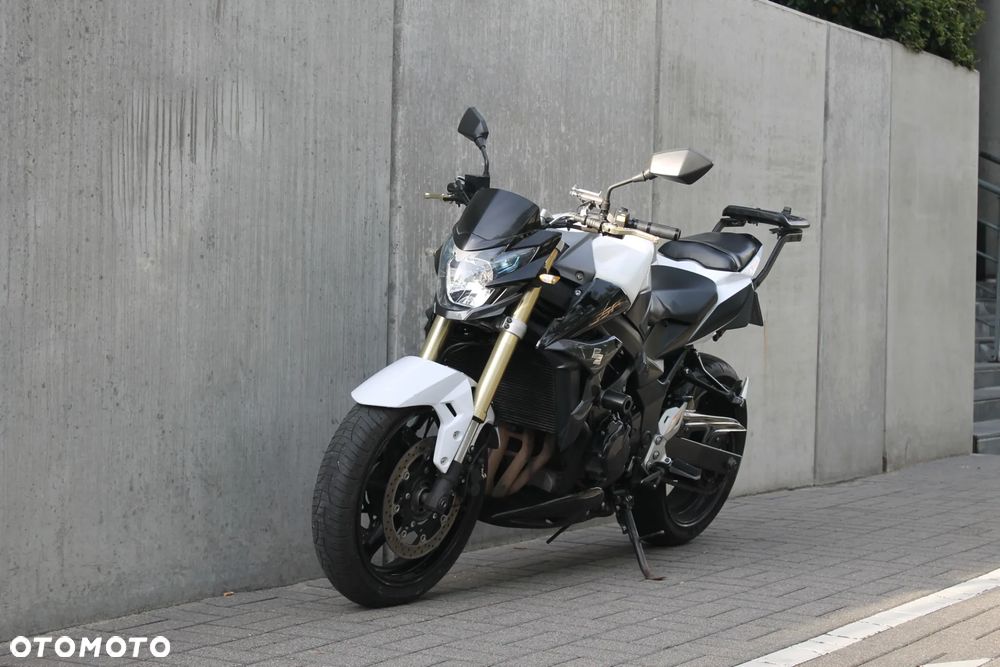 Suzuki GSR - 3