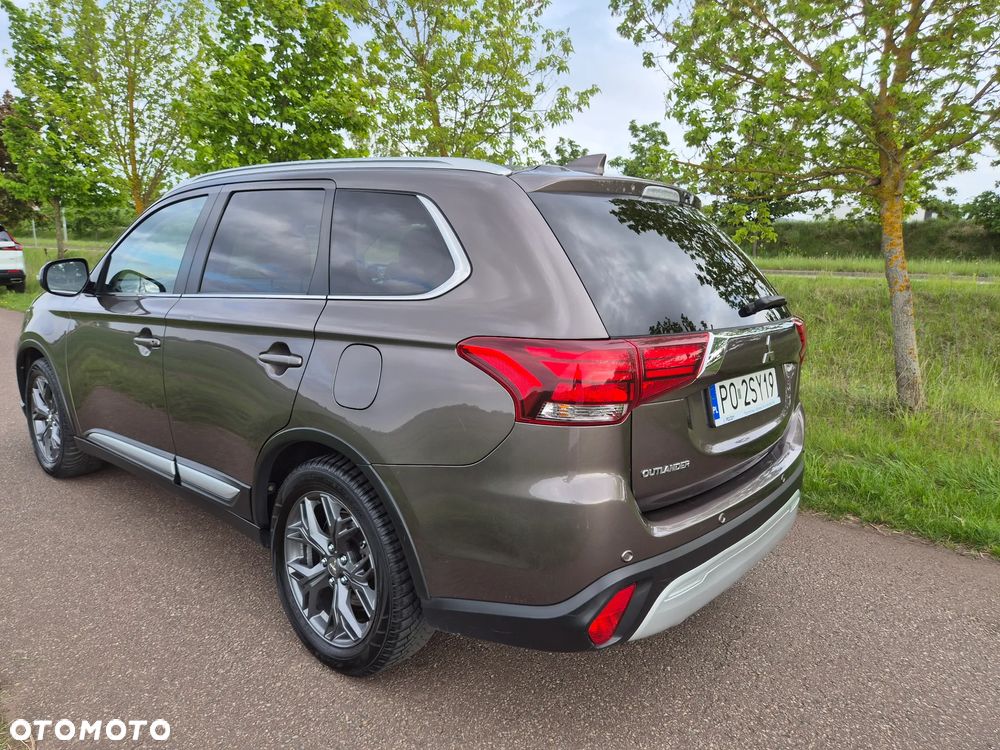 Mitsubishi Outlander 2.0 Instyle + 4WD CVT - 3
