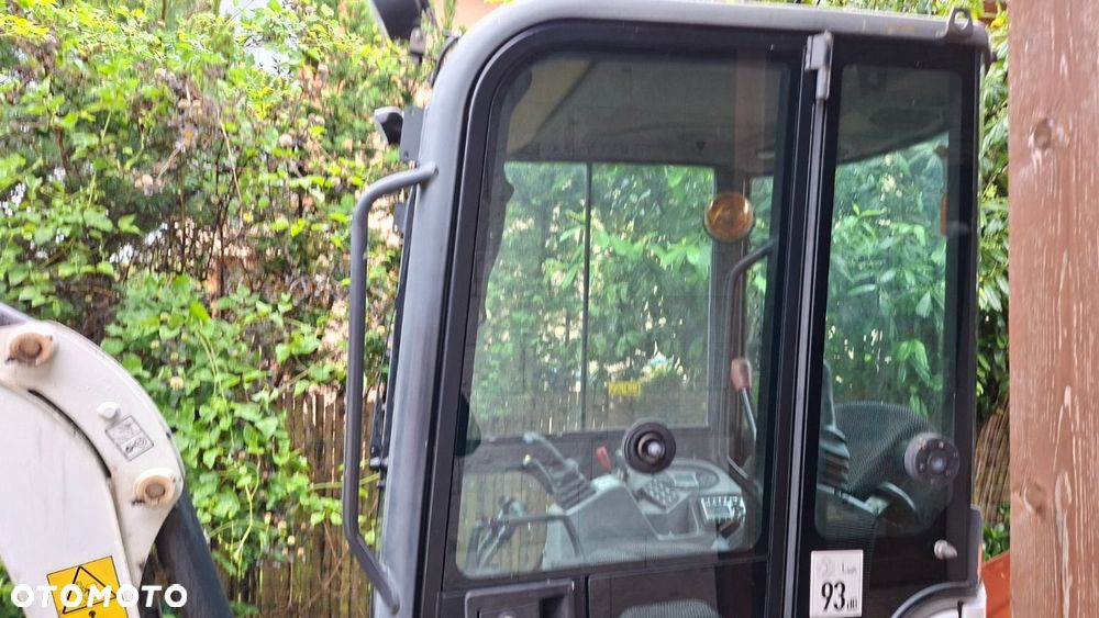 Bobcat E20 - 18