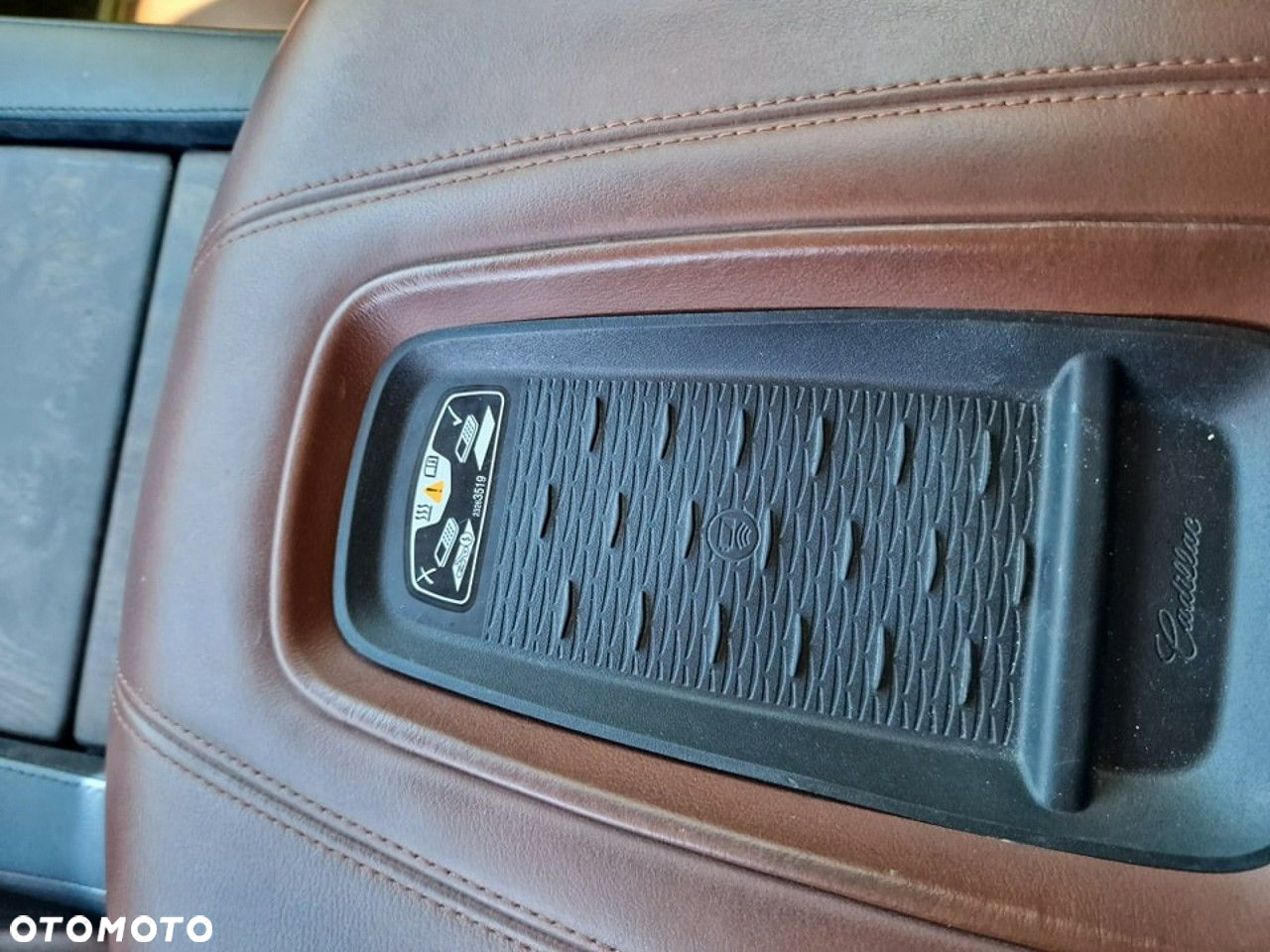 Cadillac Escalade - 27