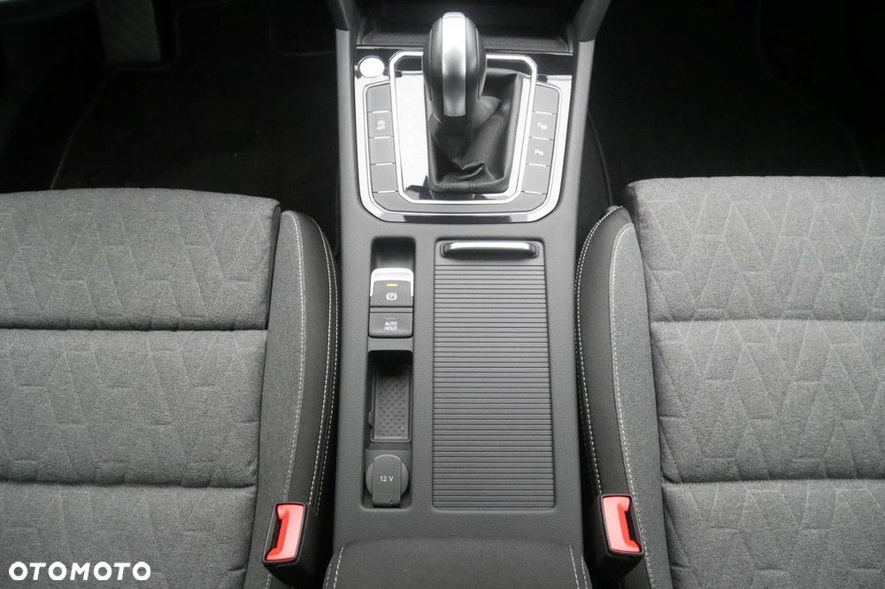 Volkswagen Passat Variant 1.5 TSI ACT mHEV Business DSG - 11