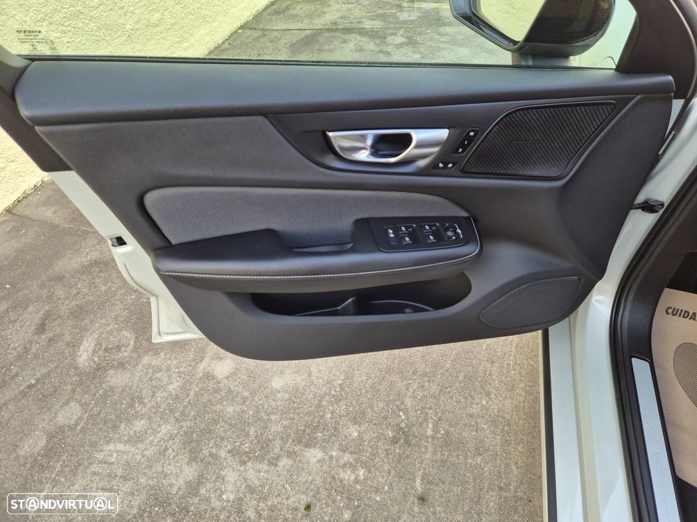 Volvo V60 2.0 T6 AWD TE R-Design - 19