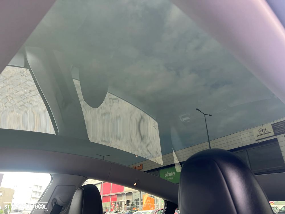 Tesla Model Y Performance Dual Motor AWD - 16