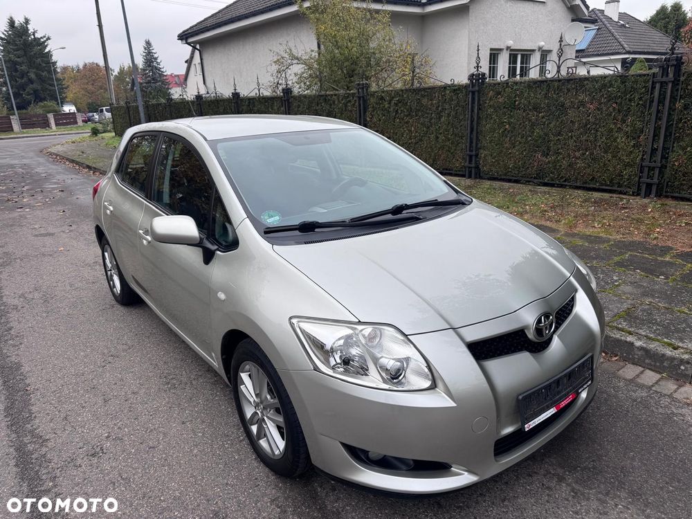 Toyota Auris 2008 photo 2