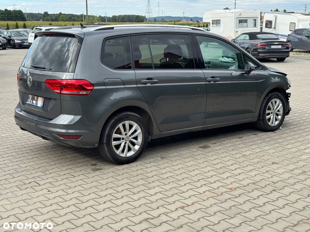 Volkswagen Touran - 11