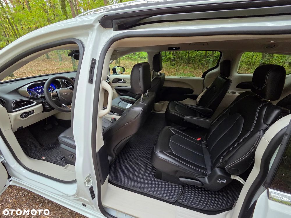 Chrysler Pacifica - 8