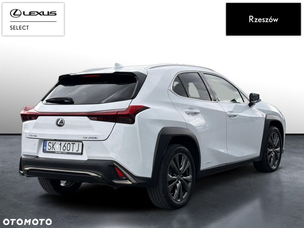 Lexus UX - 5