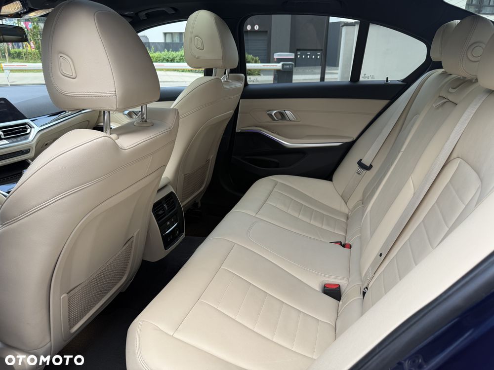 BMW Seria 3 330i M Sport sport - 18