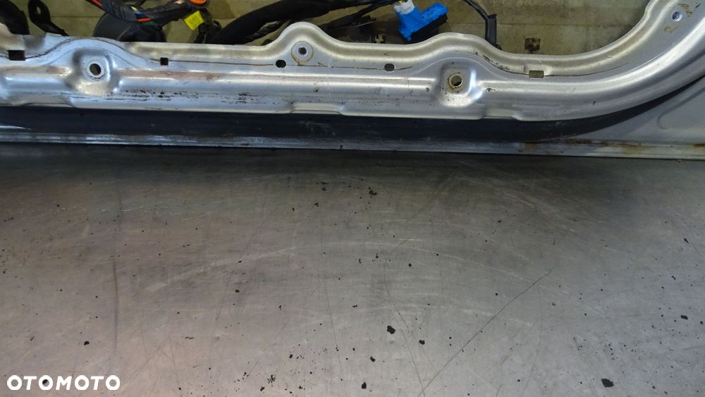 DRZWI PRAWY PRZÓD KIA CARENS III 2.0 KOL: 3D - 17