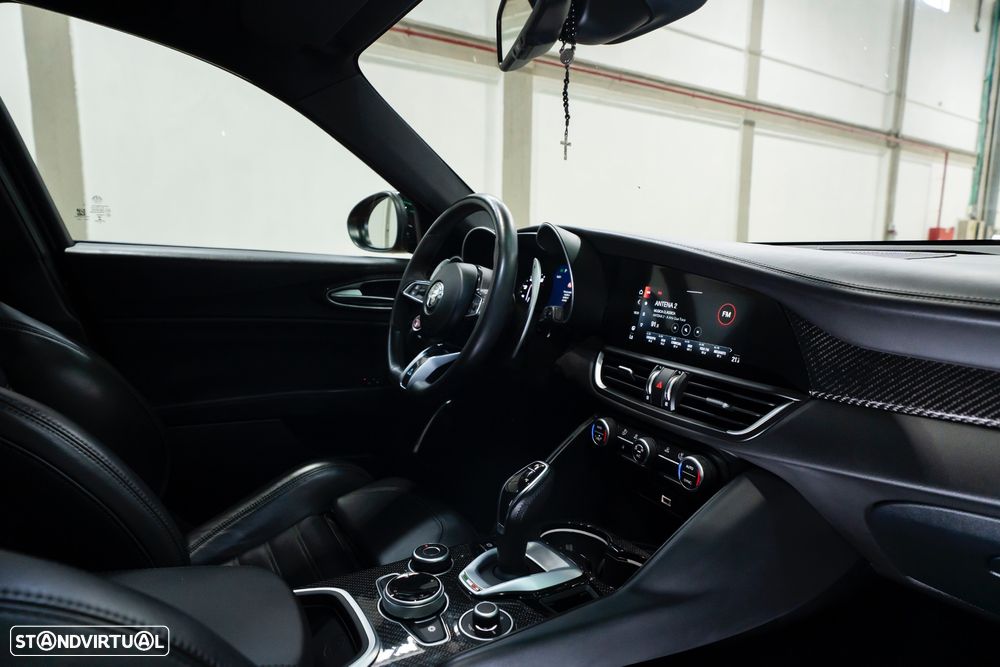 Alfa Romeo Giulia 2.9 V6 Bi-Turbo AT8 Quadrifoglio - 16