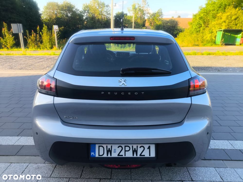 Peugeot 208 - 8