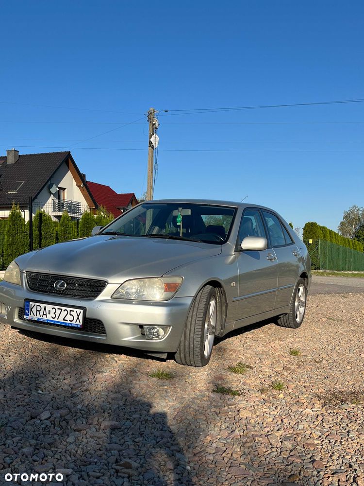 Lexus IS