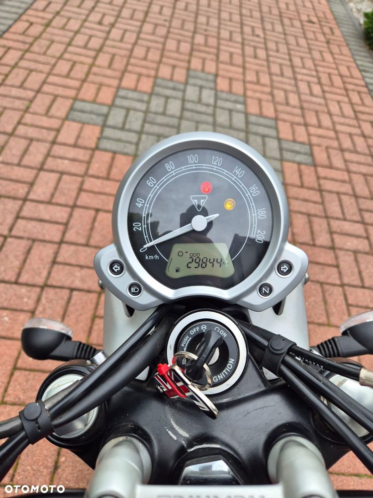 Triumph Street Twin - 3