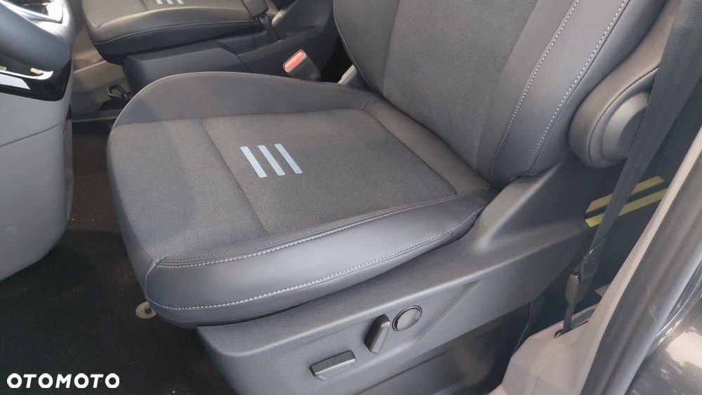Ford Tourneo Custom - 13
