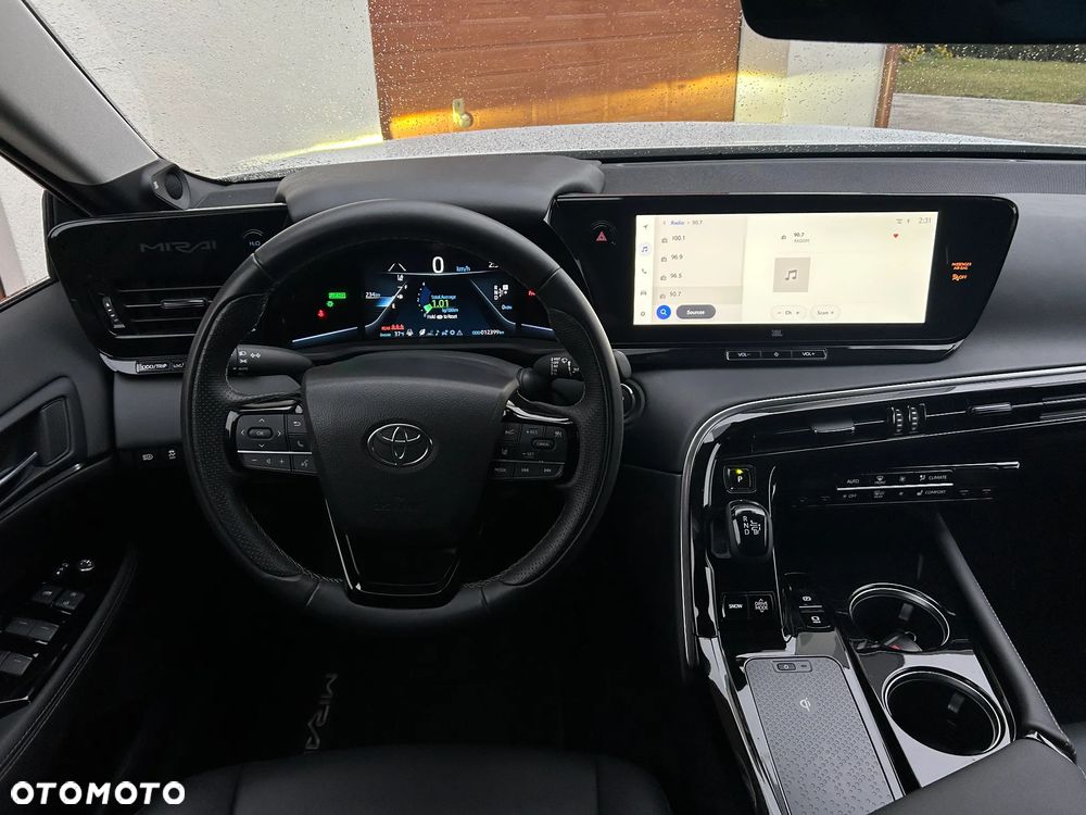 Toyota Mirai Luxury - 10