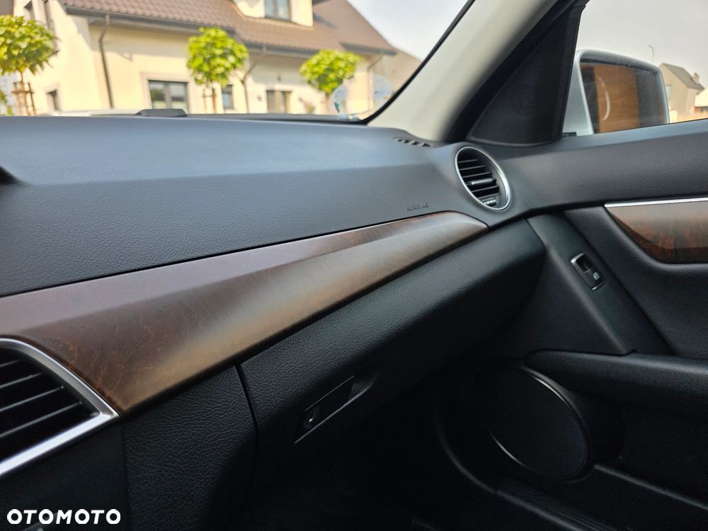 Mercedes-Benz Klasa C 220 CDI DPF (BlueEFFICIENCY) 7G-TRONIC Elegance - 16