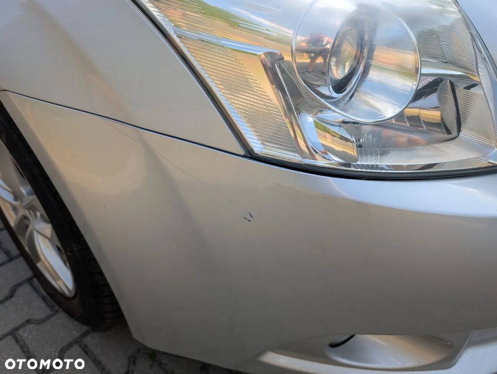 Toyota Avensis 1.8 Sol - 16