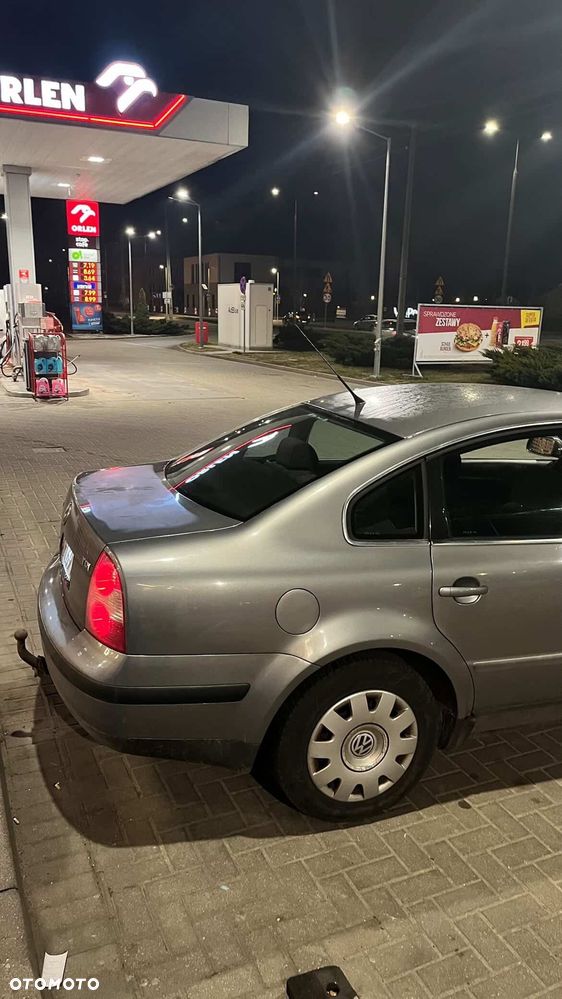 Volkswagen Passat 1.9 TDI Comfortline - 4