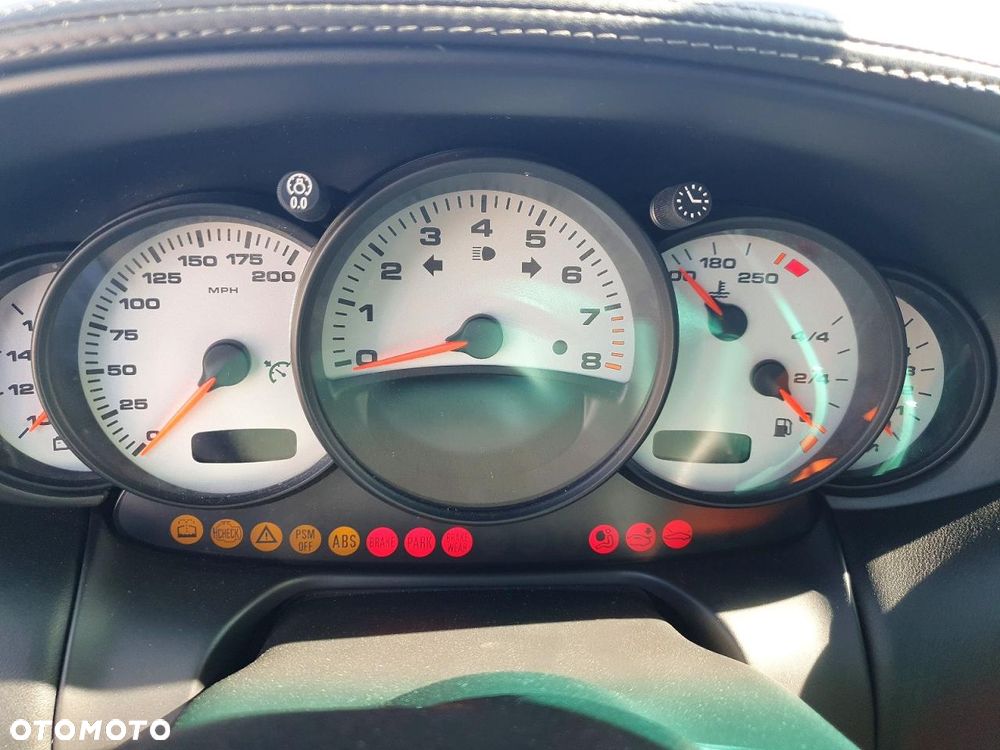 Porsche 911 Carrera 4 - 9