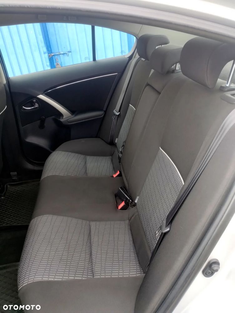 Toyota Avensis 2.0 D-4D Sol - 21