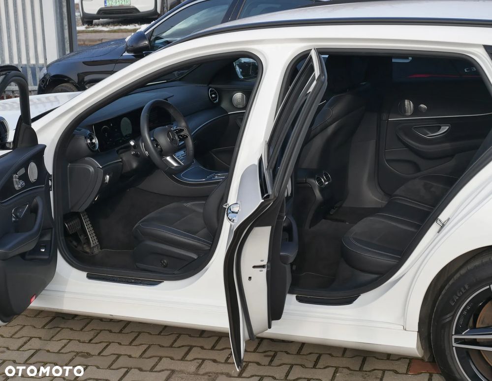 Mercedes-Benz Klasa E 300 de 4Matic 9G-TRONIC AMG Line - 11